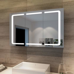 Bad Spiegelschrank 3 türig Spiegeltüren mit Beleuchtung und Steckdose Badezimmerspiegel LED mit Lichtschalter modern