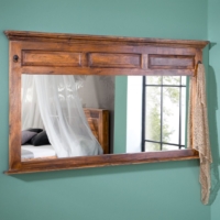 Rustikaler Wandspiegel mit Holzrahmen Akazie Spiegel 160×87 honig lackiert Landhaus Bauernhaus Dekoration Flur Eingang